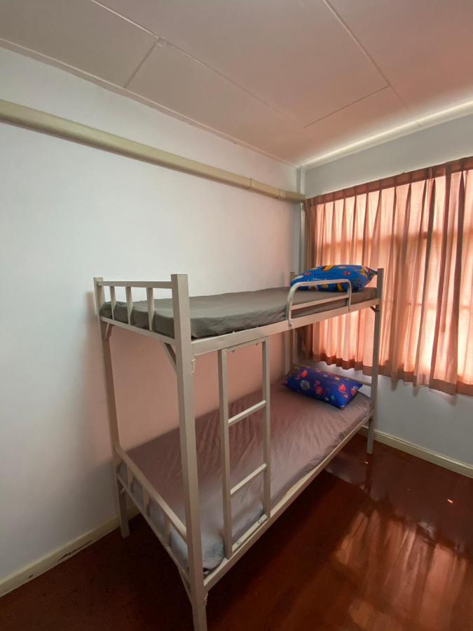Sura Hostel Bangkok Near Mrt Phra Ram 9 Zewnętrze zdjęcie