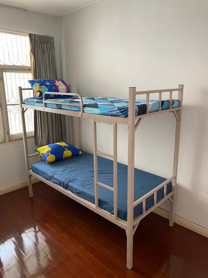 Sura Hostel Bangkok Near Mrt Phra Ram 9 Zewnętrze zdjęcie