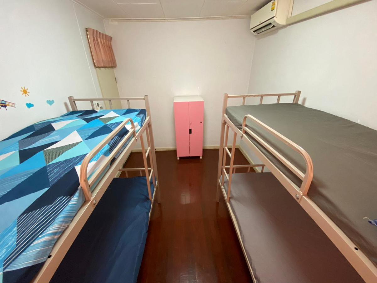 Sura Hostel Bangkok Near Mrt Phra Ram 9 Zewnętrze zdjęcie