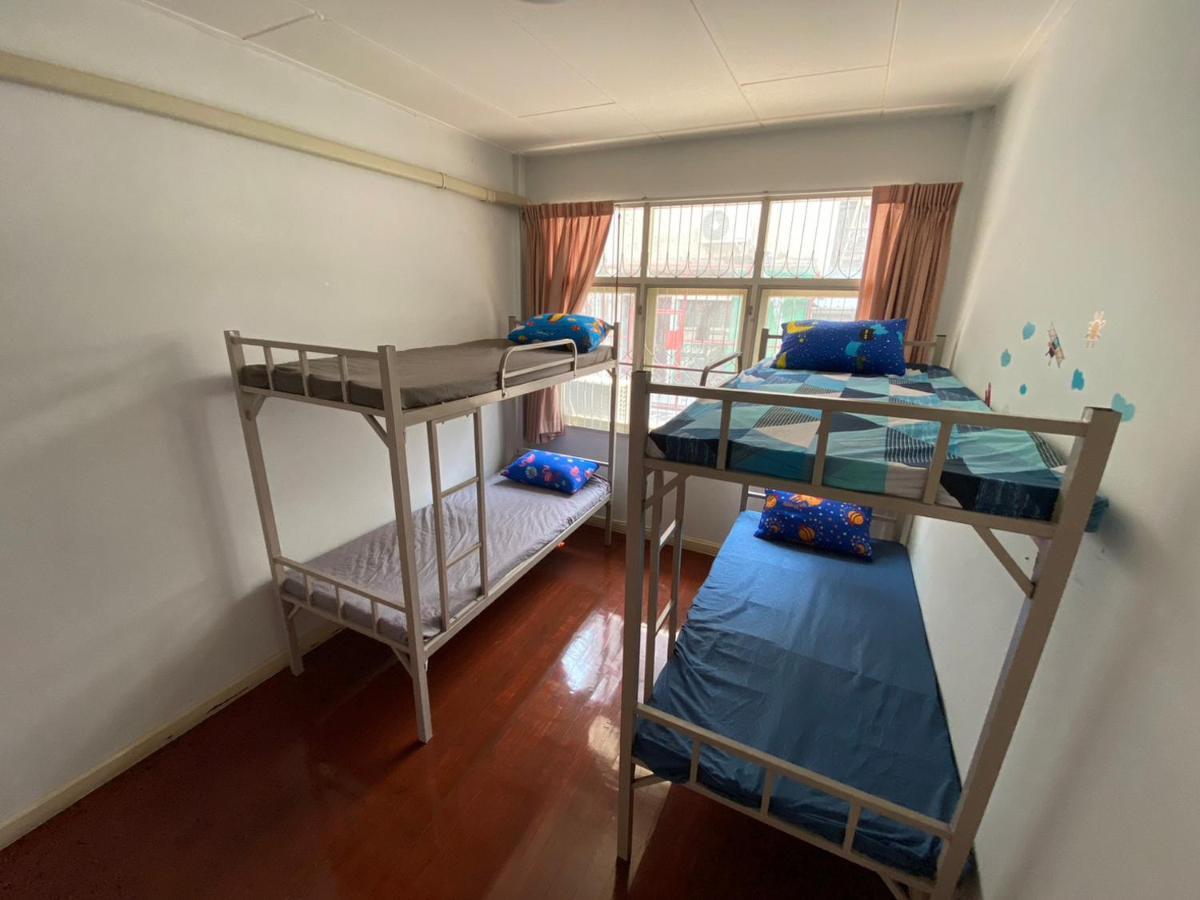 Sura Hostel Bangkok Near Mrt Phra Ram 9 Zewnętrze zdjęcie
