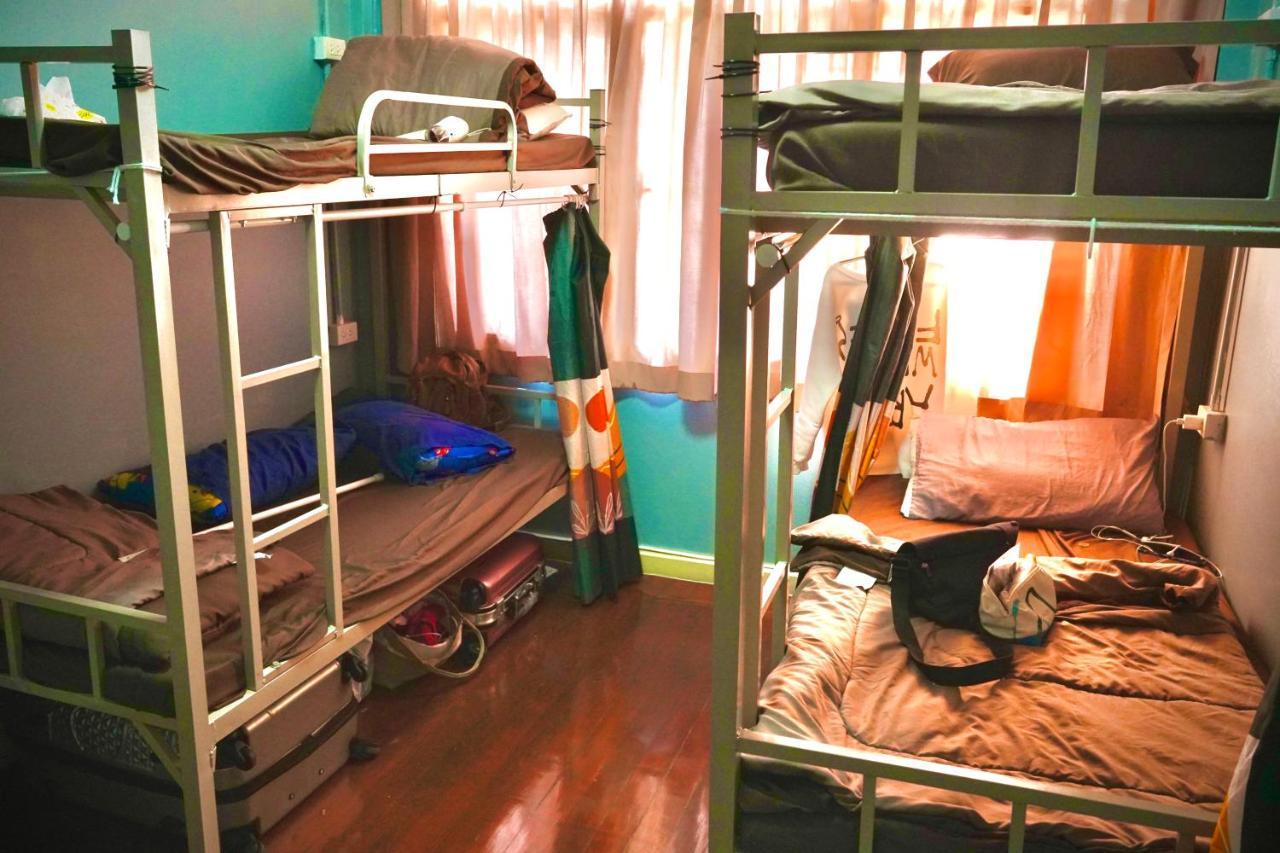 Sura Hostel Bangkok Near Mrt Phra Ram 9 Zewnętrze zdjęcie