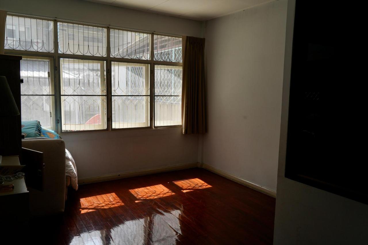 Sura Hostel Bangkok Near Mrt Phra Ram 9 Zewnętrze zdjęcie