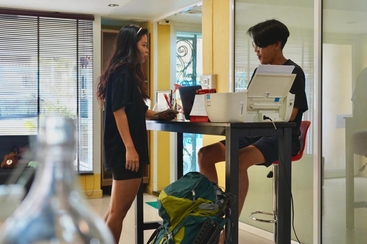 Sura Hostel Bangkok Near Mrt Phra Ram 9 Zewnętrze zdjęcie