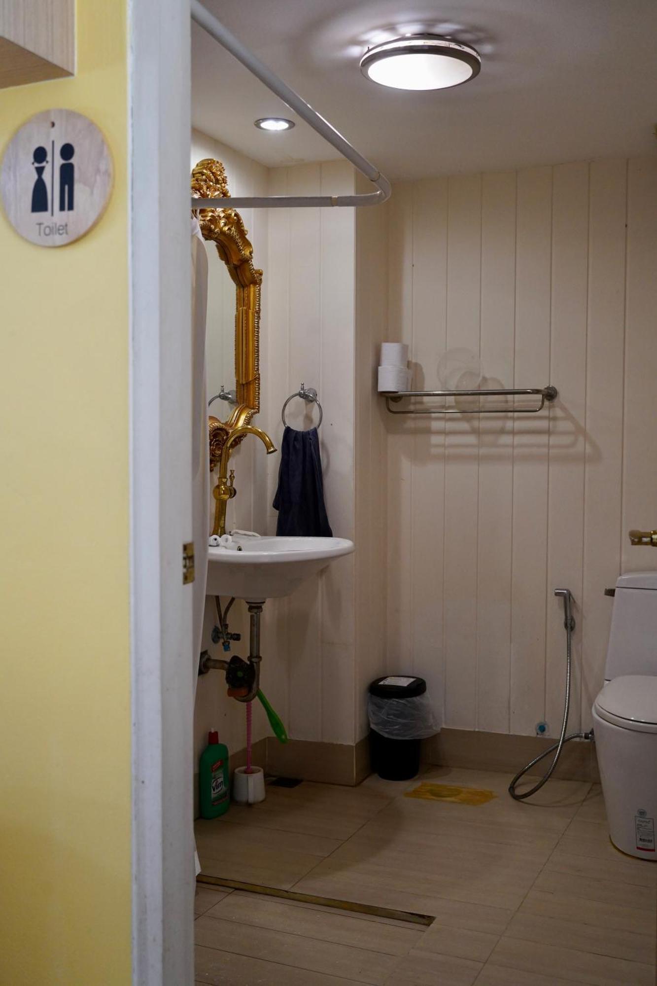 Sura Hostel Bangkok Near Mrt Phra Ram 9 Zewnętrze zdjęcie