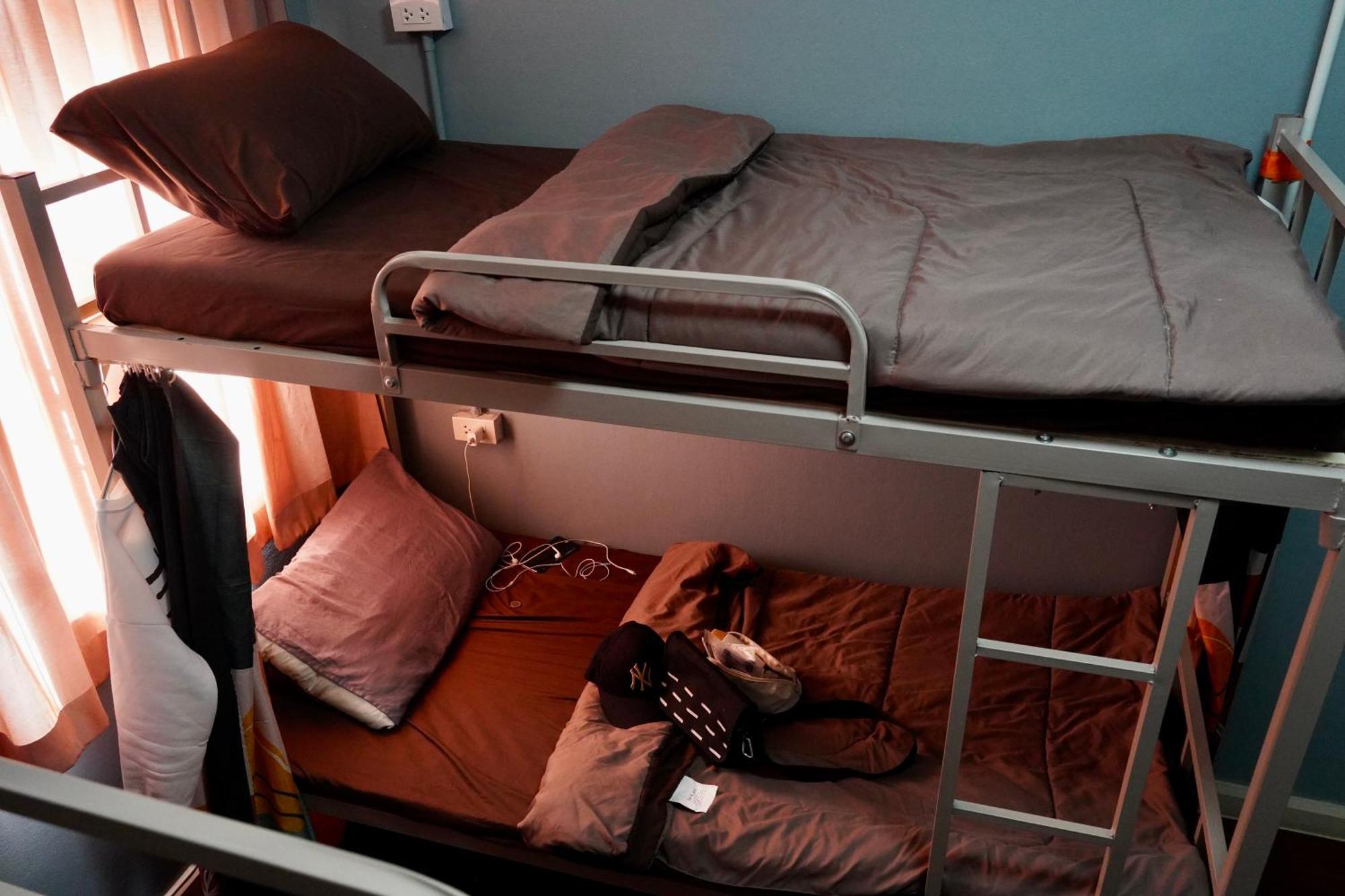 Sura Hostel Bangkok Near Mrt Phra Ram 9 Zewnętrze zdjęcie