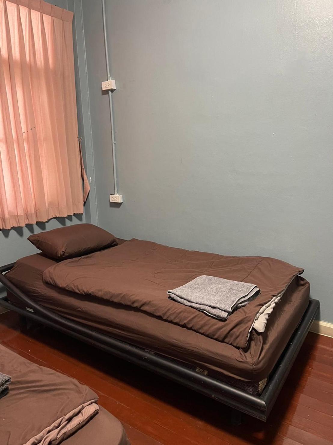 Sura Hostel Bangkok Near Mrt Phra Ram 9 Zewnętrze zdjęcie