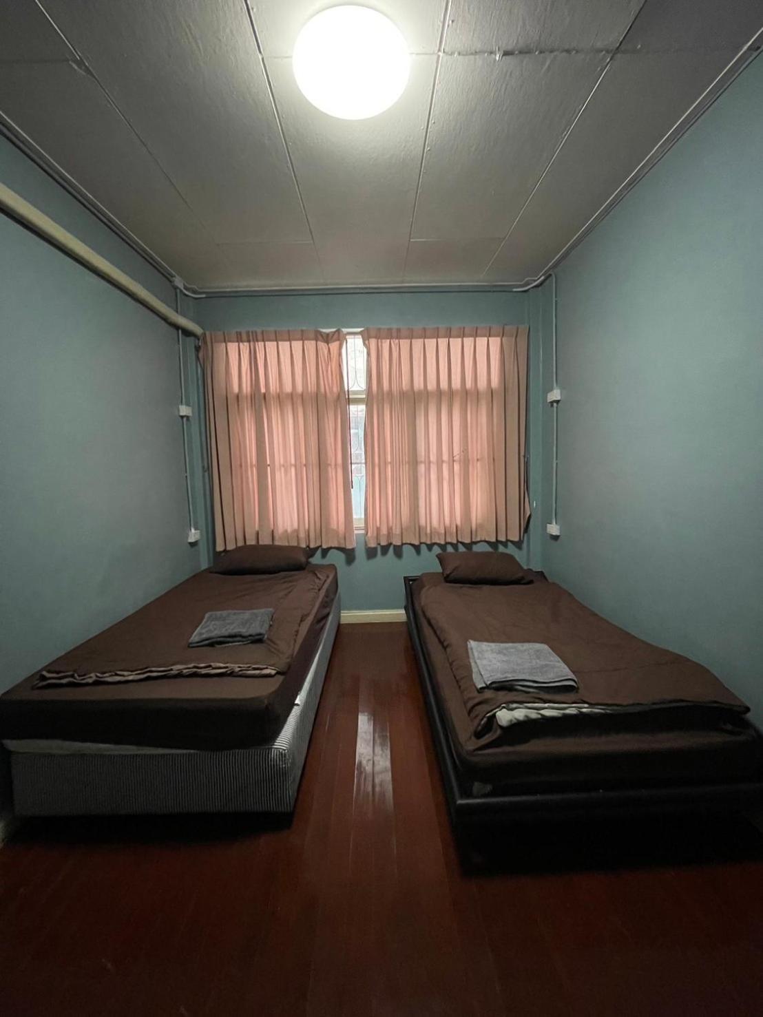 Sura Hostel Bangkok Near Mrt Phra Ram 9 Zewnętrze zdjęcie