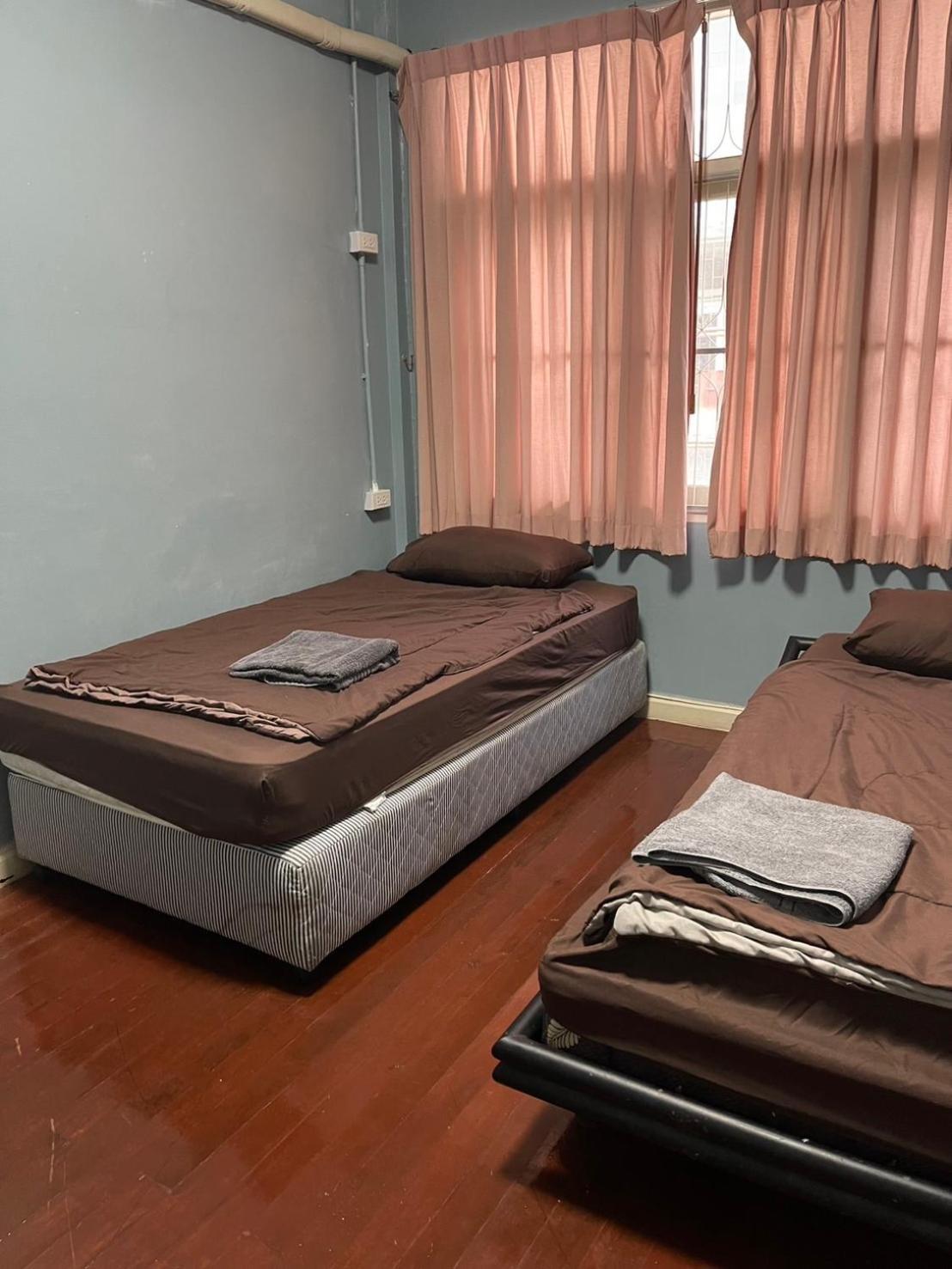 Sura Hostel Bangkok Near Mrt Phra Ram 9 Zewnętrze zdjęcie