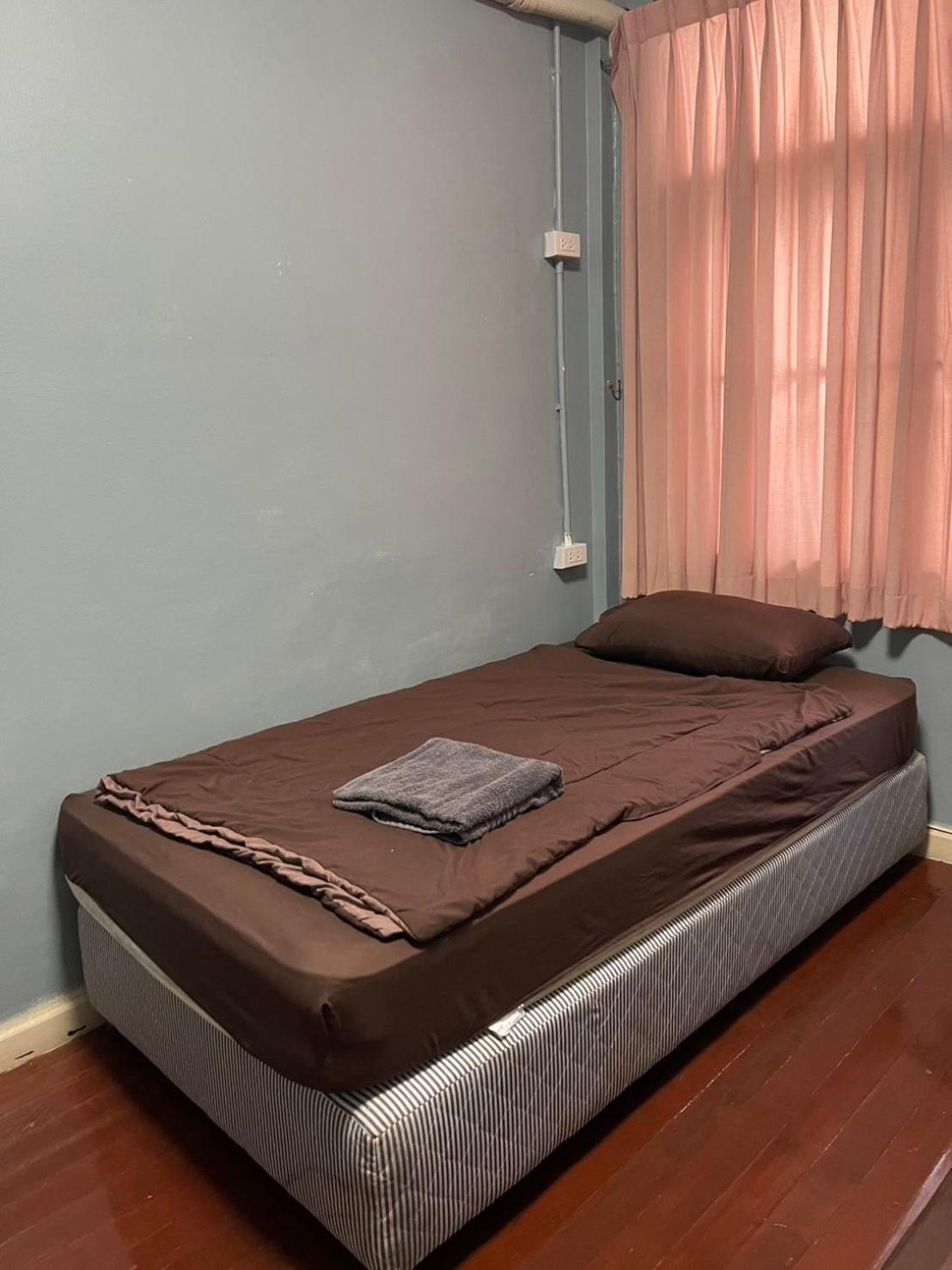 Sura Hostel Bangkok Near Mrt Phra Ram 9 Zewnętrze zdjęcie